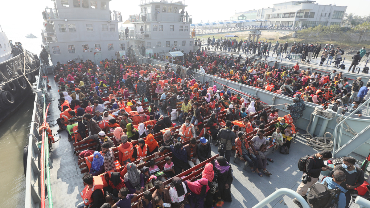 Binlerce Arakanlı Müslüman ıssız adaya gönderildi