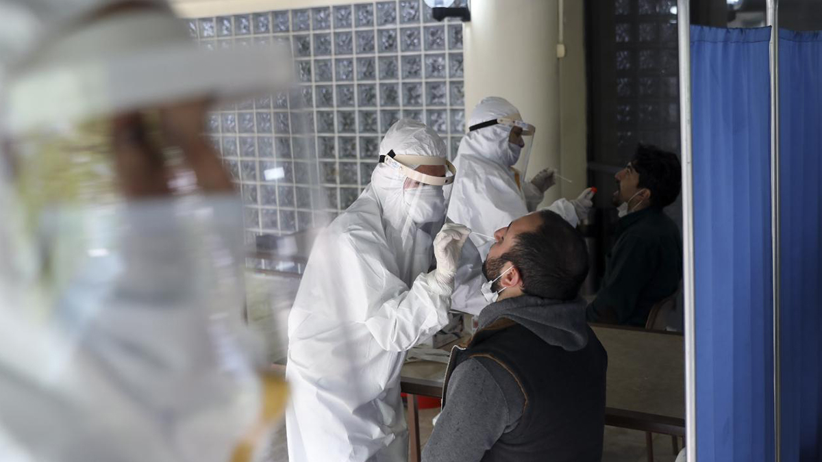 PCR testi göstermek zorunlu oldu! Uygulama havalimanlarında da başladı