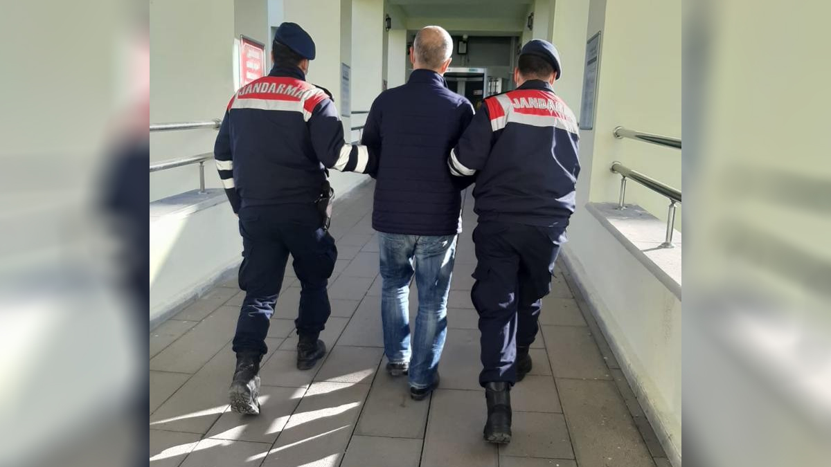 FETÖ üyesi eski komiser annesinin evinde yakalandı