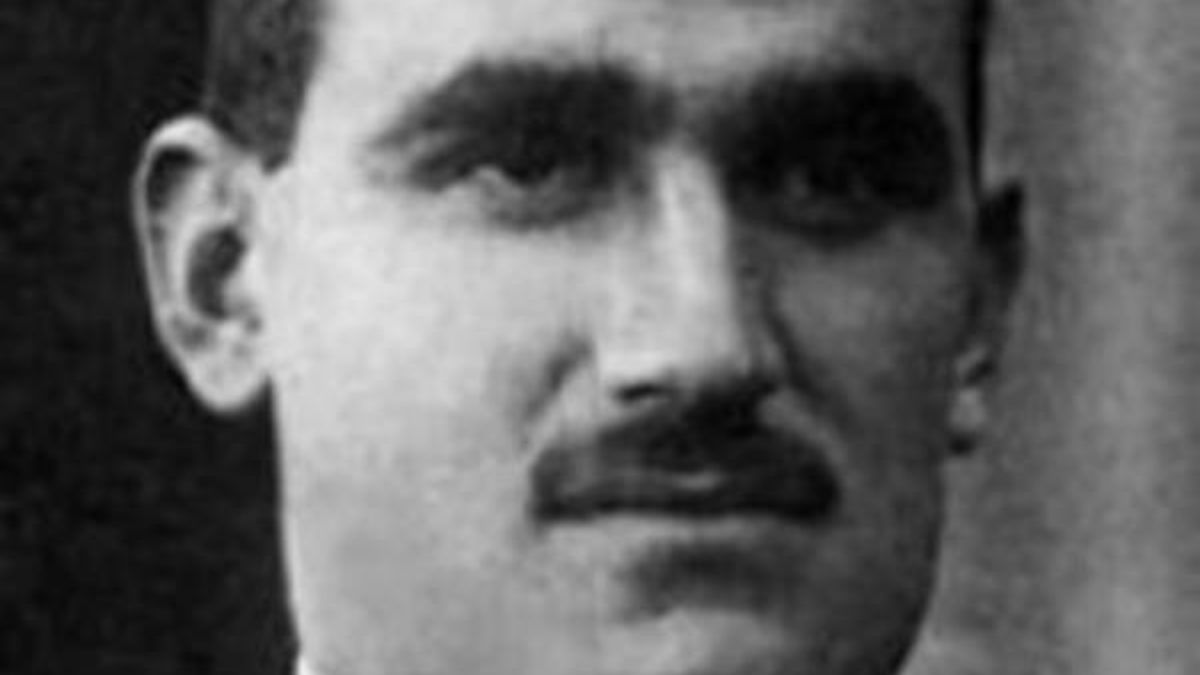 Ziya Hurşit Kimdir?