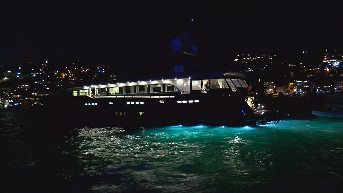 Teknede yılbaşı kutlamasına polis baskını