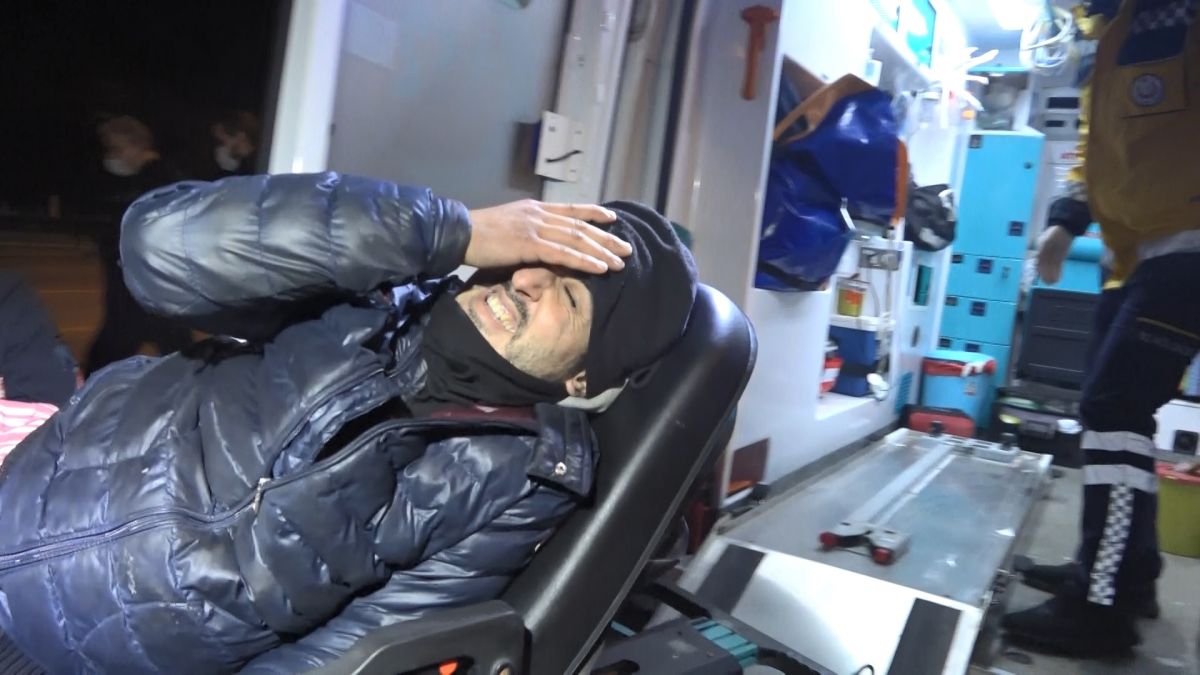 2 lira vermedi diye bıçakladı