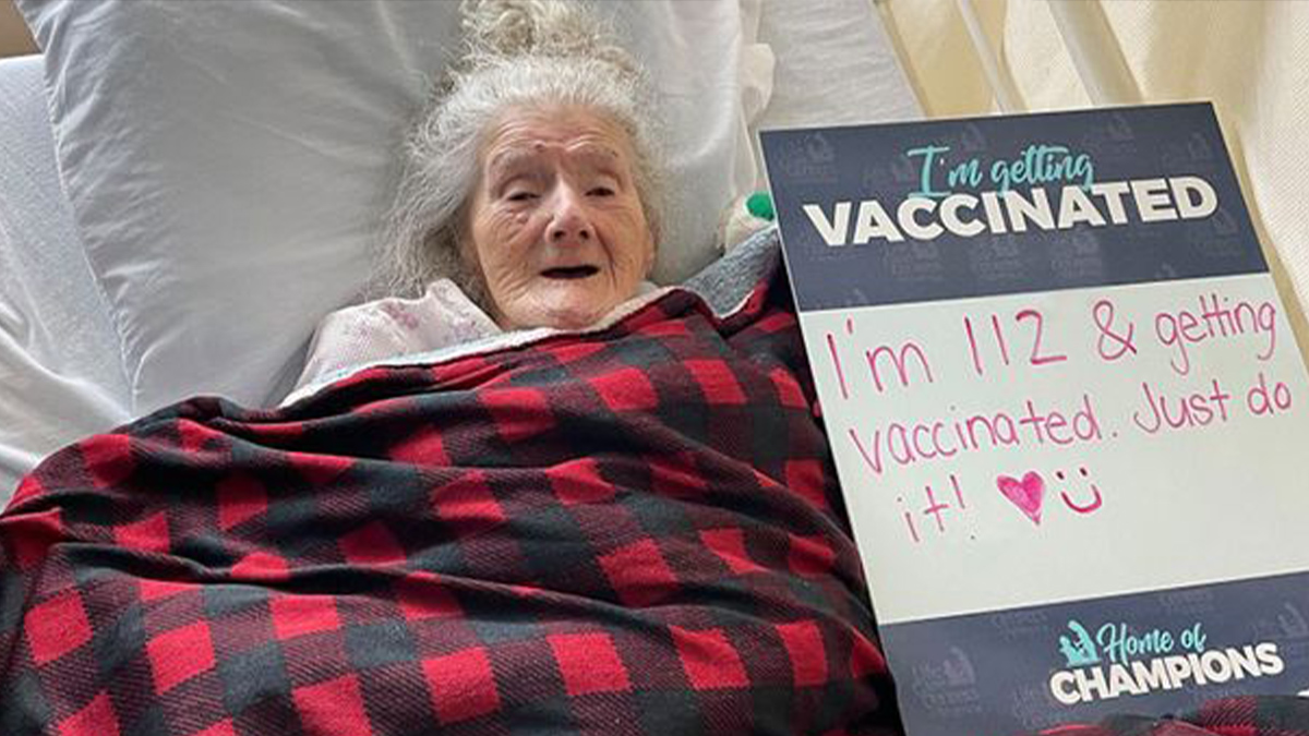 ABD’de Kovid-19 aşısı yaptıran en yaşlı kişisi 112 yaşındaki  Plummer oldu