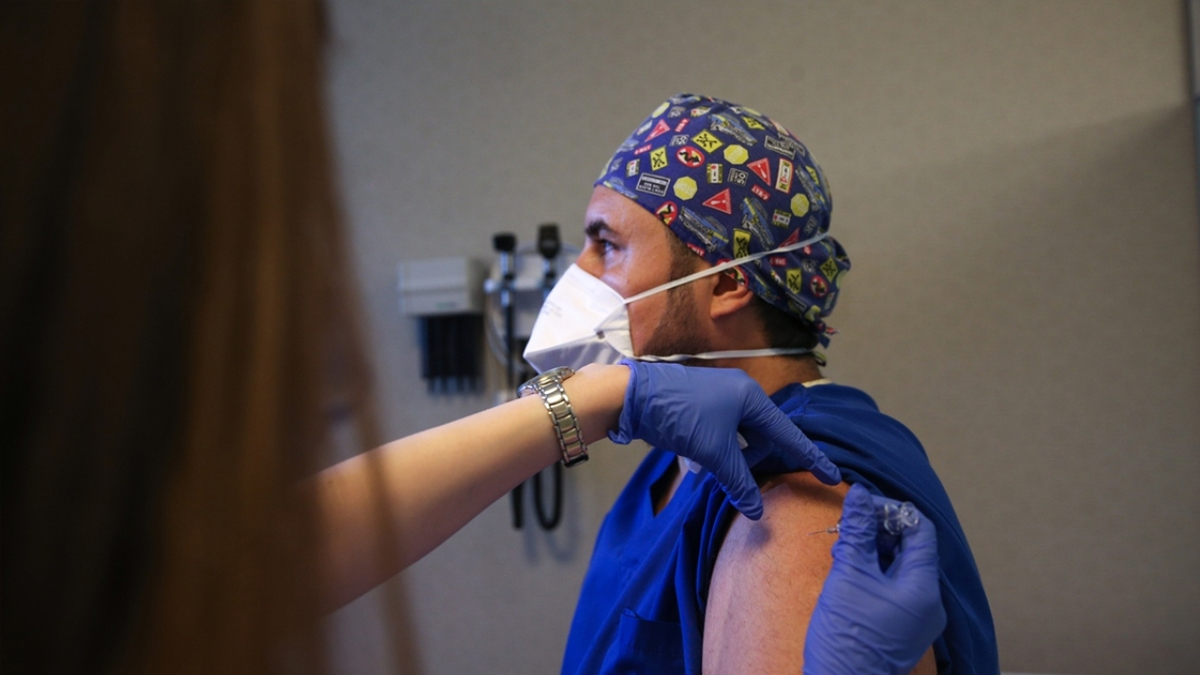 Türkiye aşılamada geri kaldı: Nüfusun yüzde 70'ine aşı yok