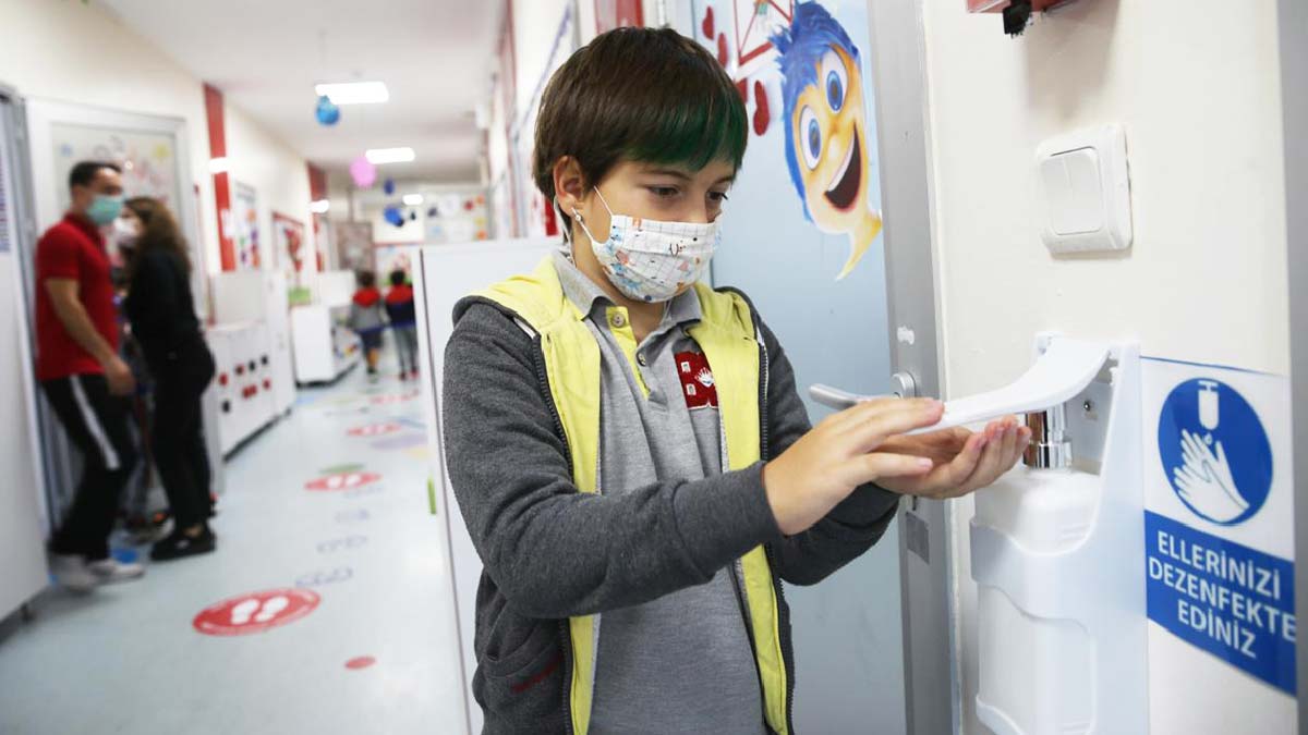 Prof. Dr. Mustafa Necmi İlhan: Okullar 15 Şubat'tan sonra ve kademeli açılmalı