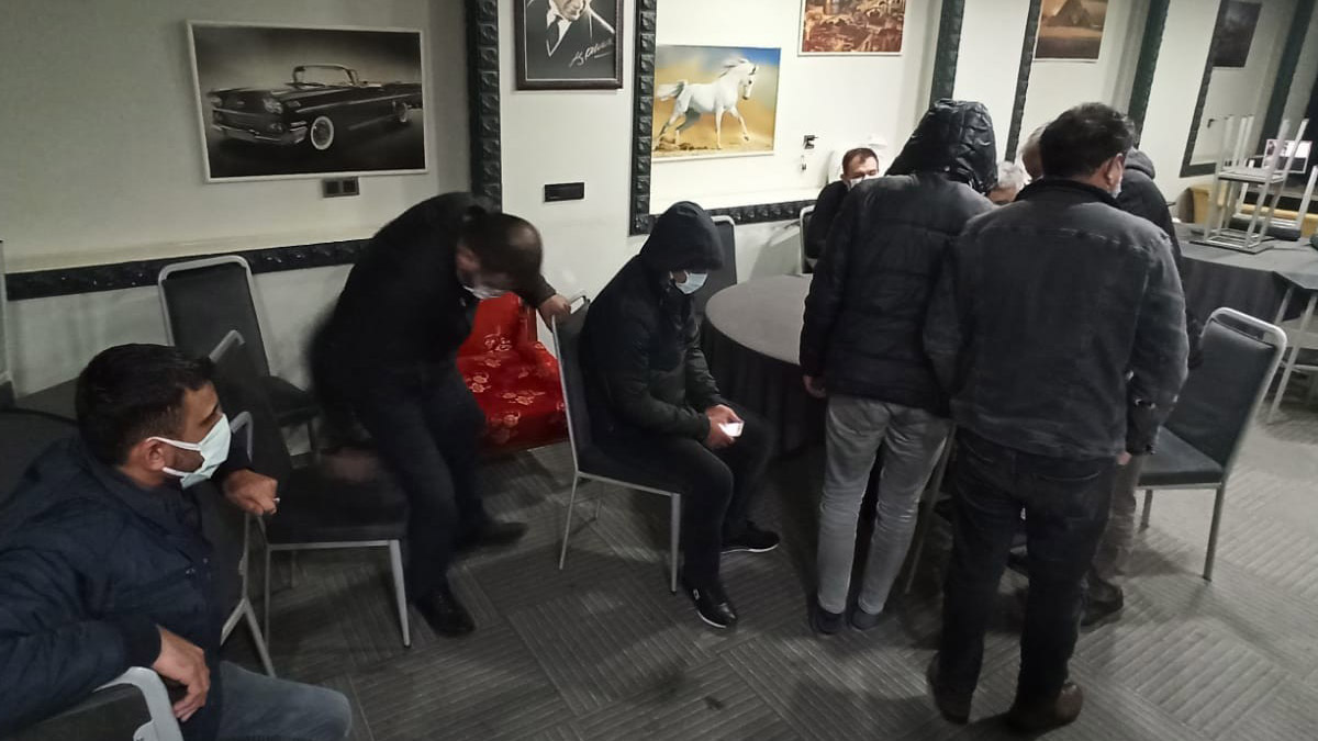 Kumar oynatırken yakalandı, savunması ‘pes’ dedirtti