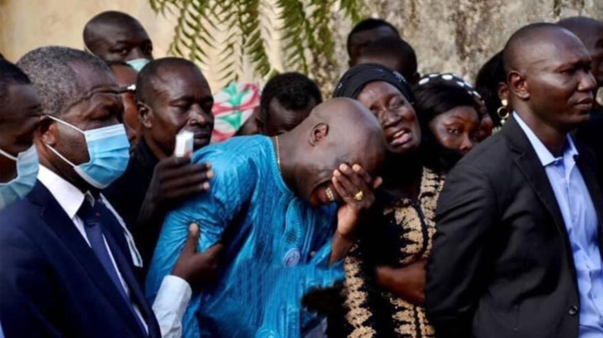 Aboubakar annesinin cenazesinde gözyaşlarına boğuldu!