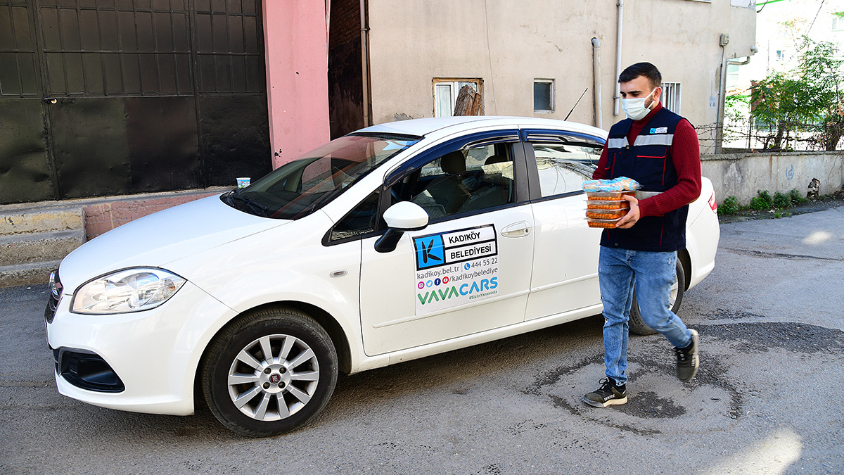 Kadıköy Belediyesi'nden Koronavirüs hastalarına sıcak yemek desteği