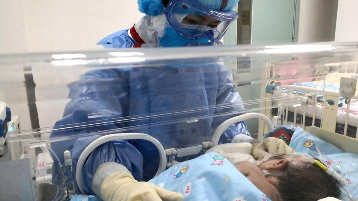 Annesinden koronavirüs kapan 16 aylık bebek hayatını kaybetti