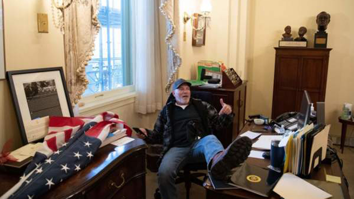 Protestocular Temsilciler Meclisi Başkanının odasını bastı, 'Geri adım atmayacağız' notu bıraktı