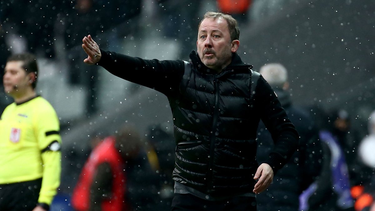 Sergen Yalçın açıkladı: Mandzukic'le ilgileniyoruz