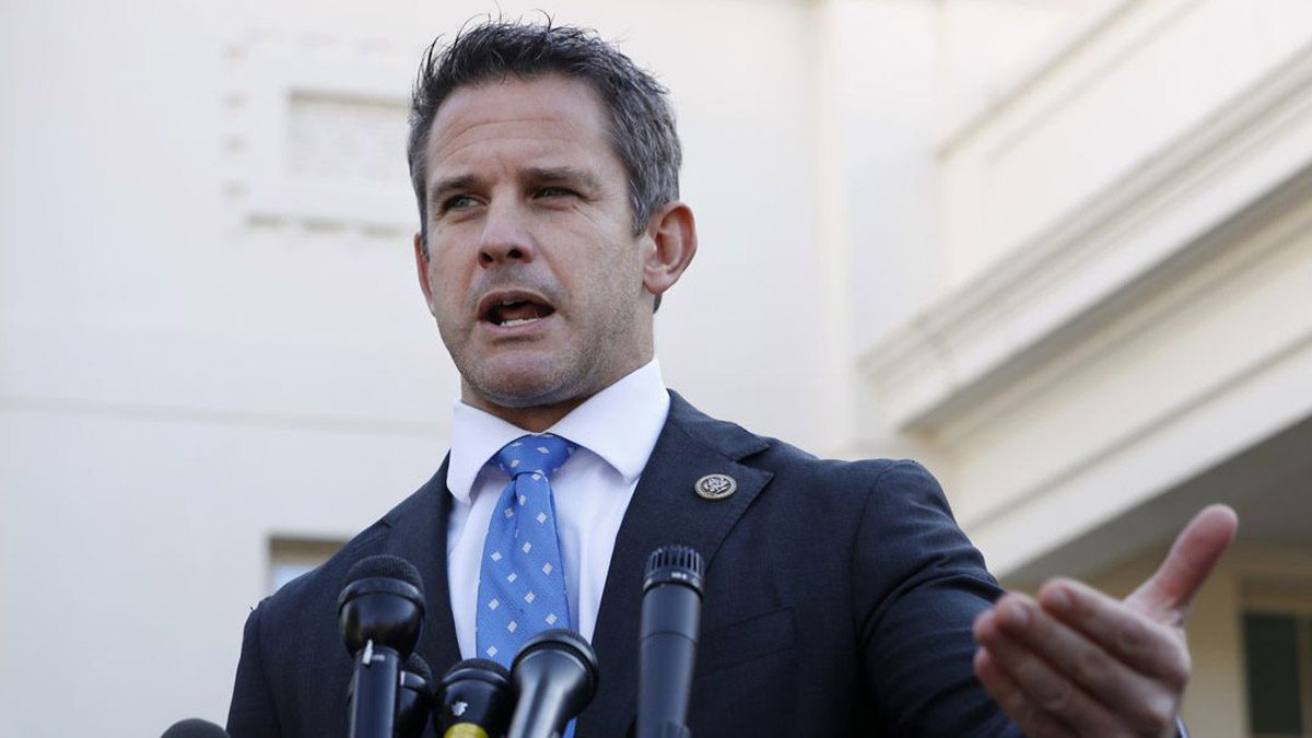 Cumhuriyetçi Kinzinger: Trump acilen görevi bırakmalı