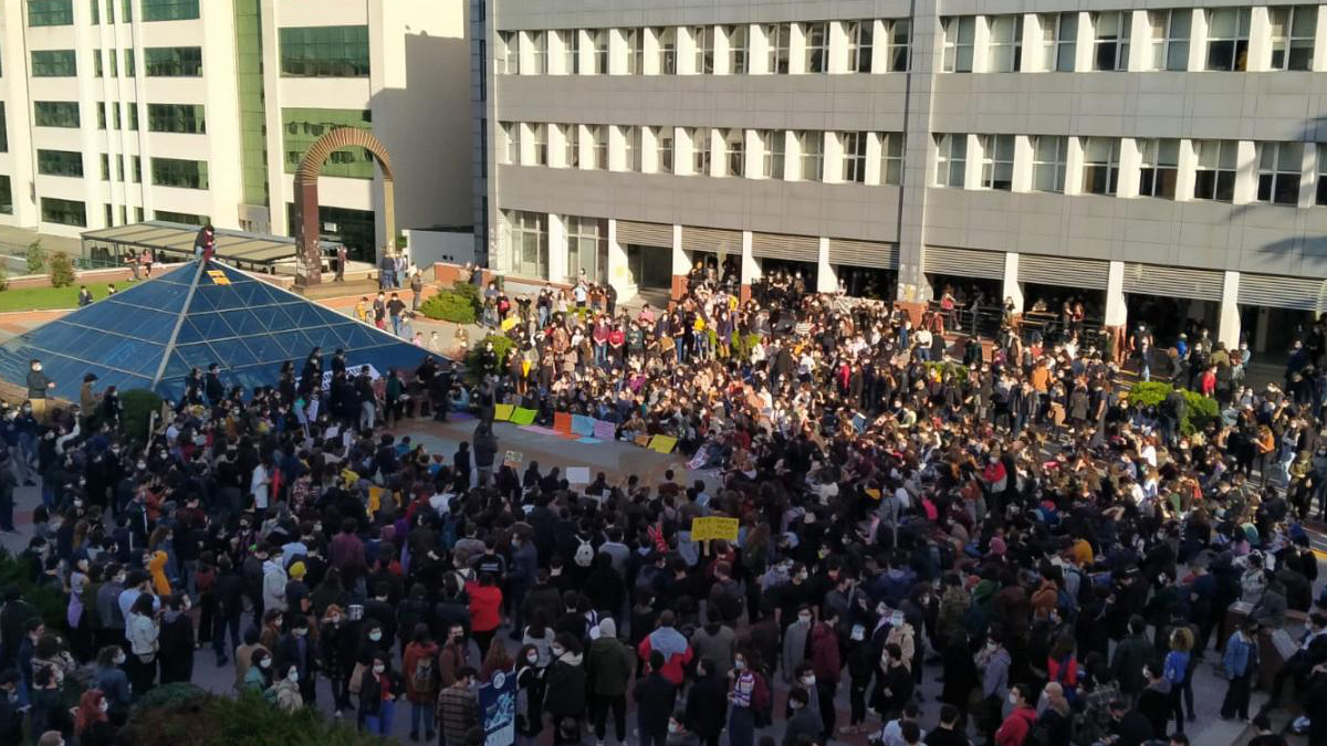Boğaziçi protestolarında gözaltına alınan 21 kişi daha adliyeye sevk edildi
