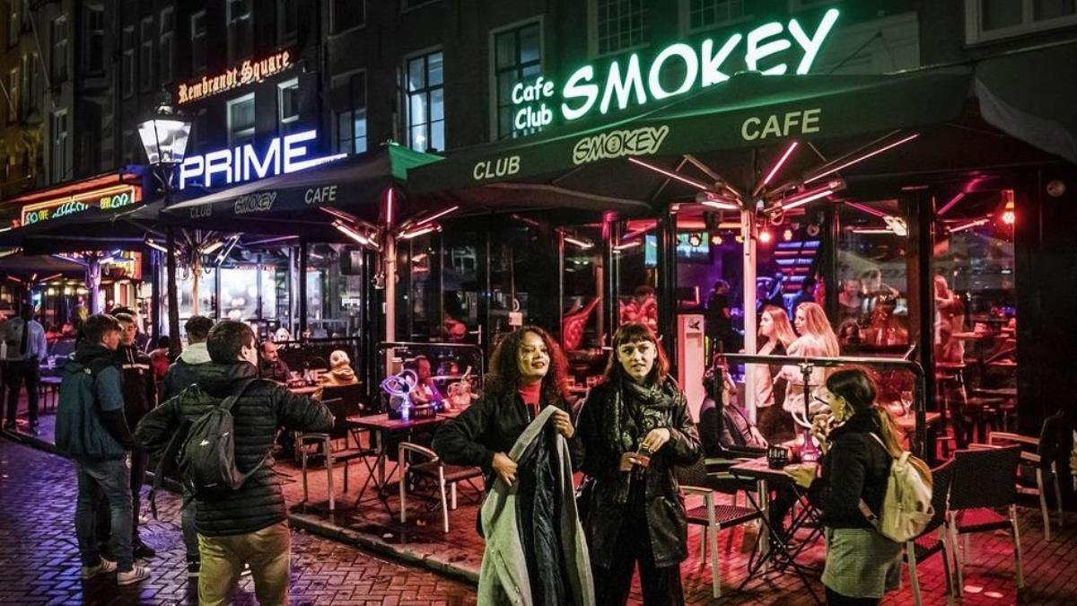 Amsterdam'da esrar satan kafelere yabancı turist yasağı