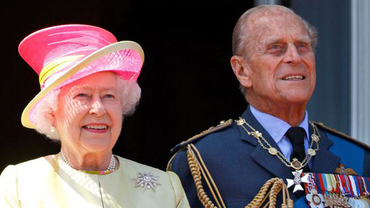 Kraliçe Elizabeth aşı oldu