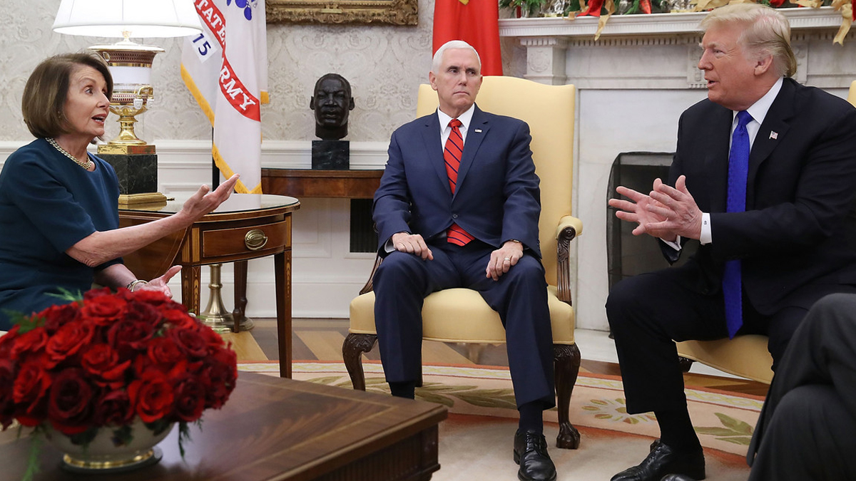 Mike Pence Trump'ı görevden alması için 24 saat süre