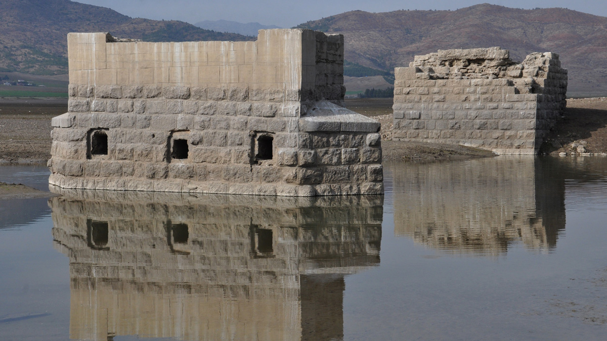 Barajda su çekildi, tarihi Hicaz Demiryolu hattı göründü