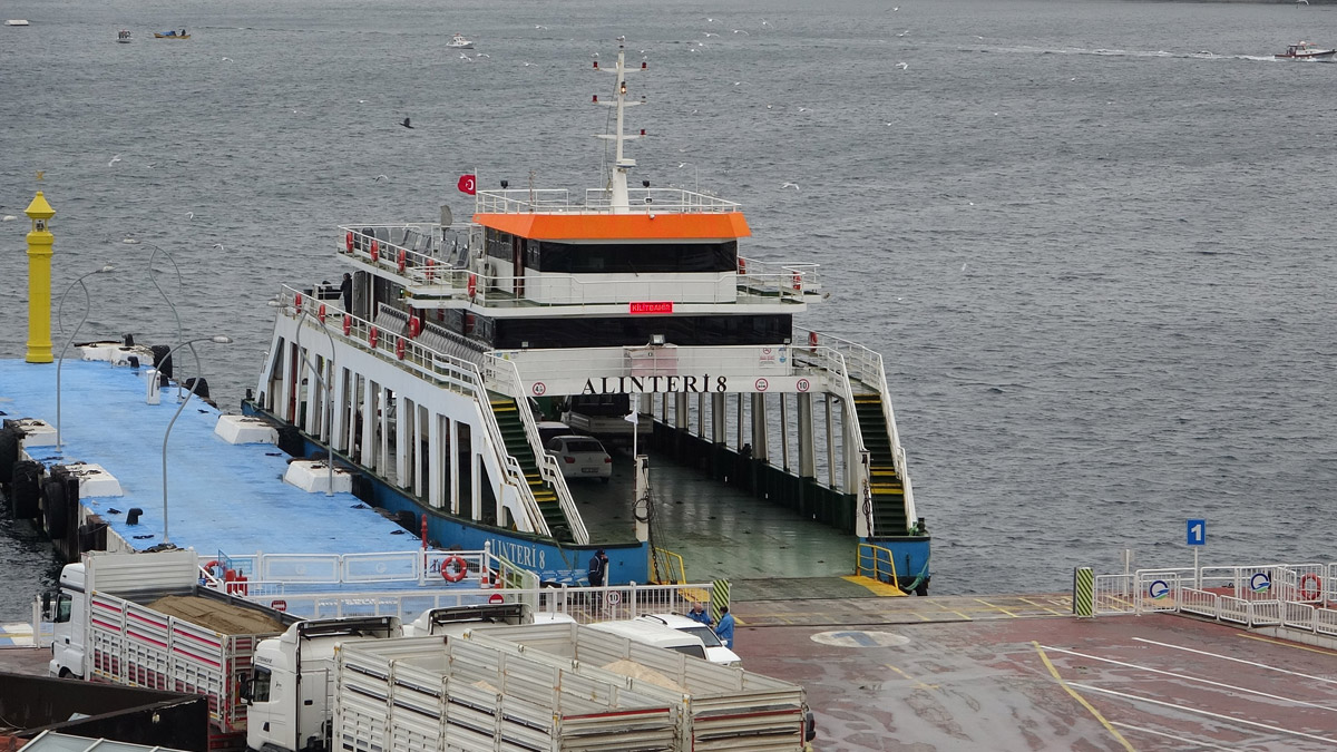 Gökçeada ve Bozcaada feribotlarına lodos engeli
