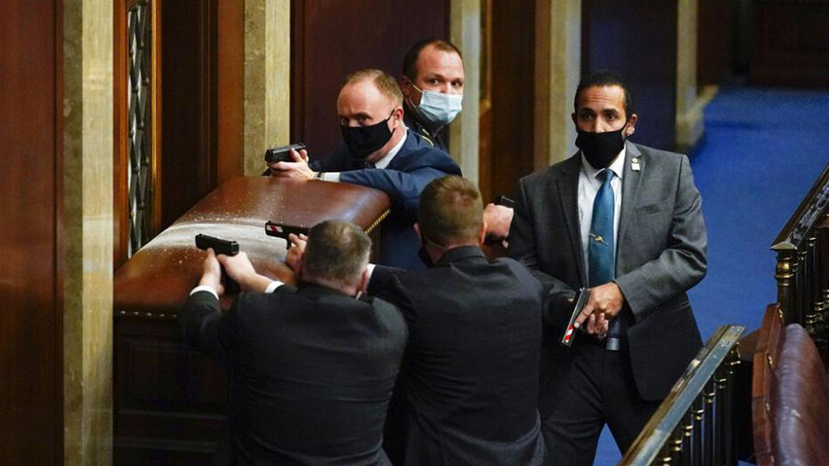 FBI'dan ABD'yi karıştıran uyarı! 50 eyalette silahlı protestolar olacak