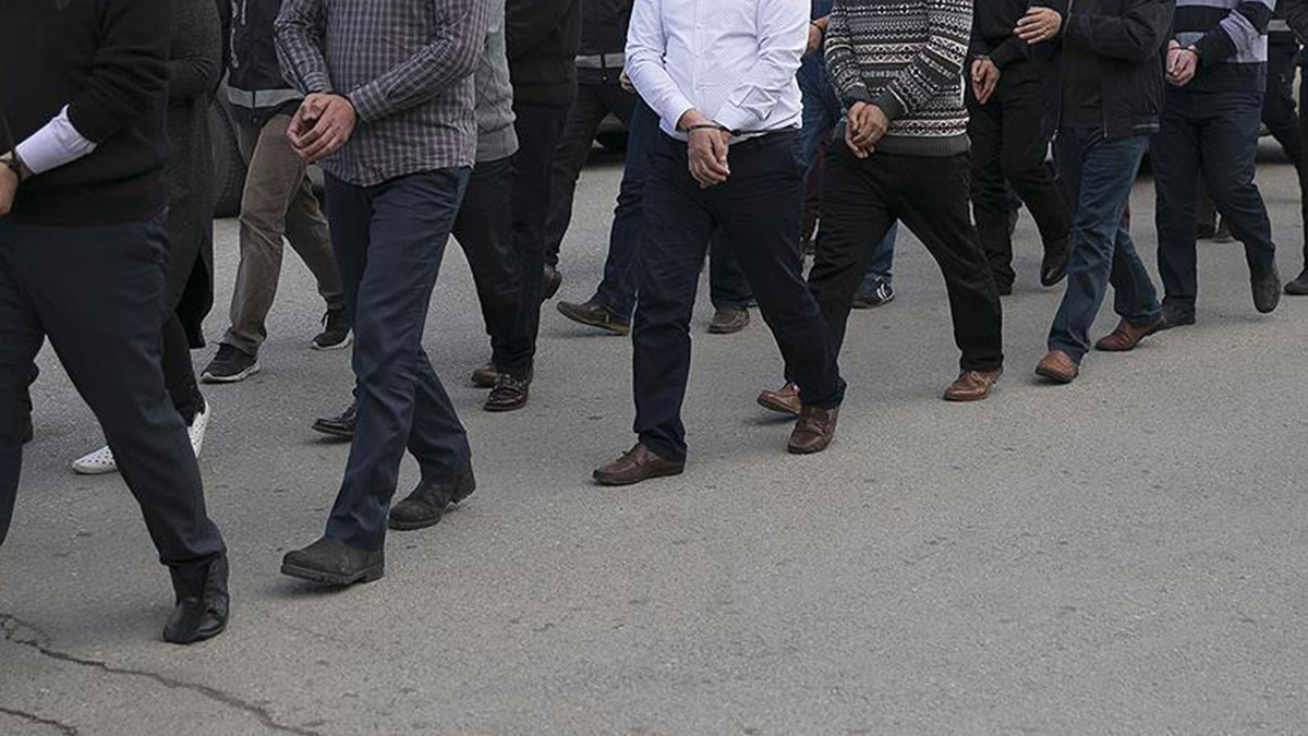 Savunma projelerini yurt dışına satan 6 kişi gözaltında