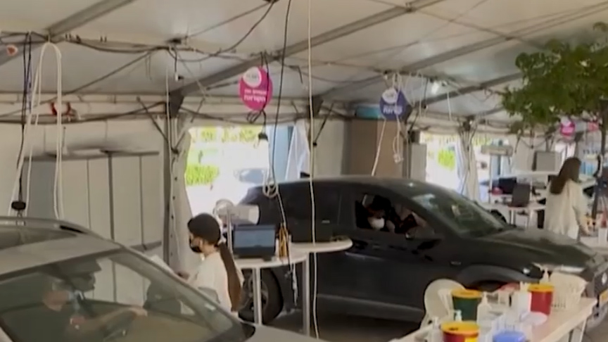 İsrail'de 'araçlı aşı merkezleri' kuruldu