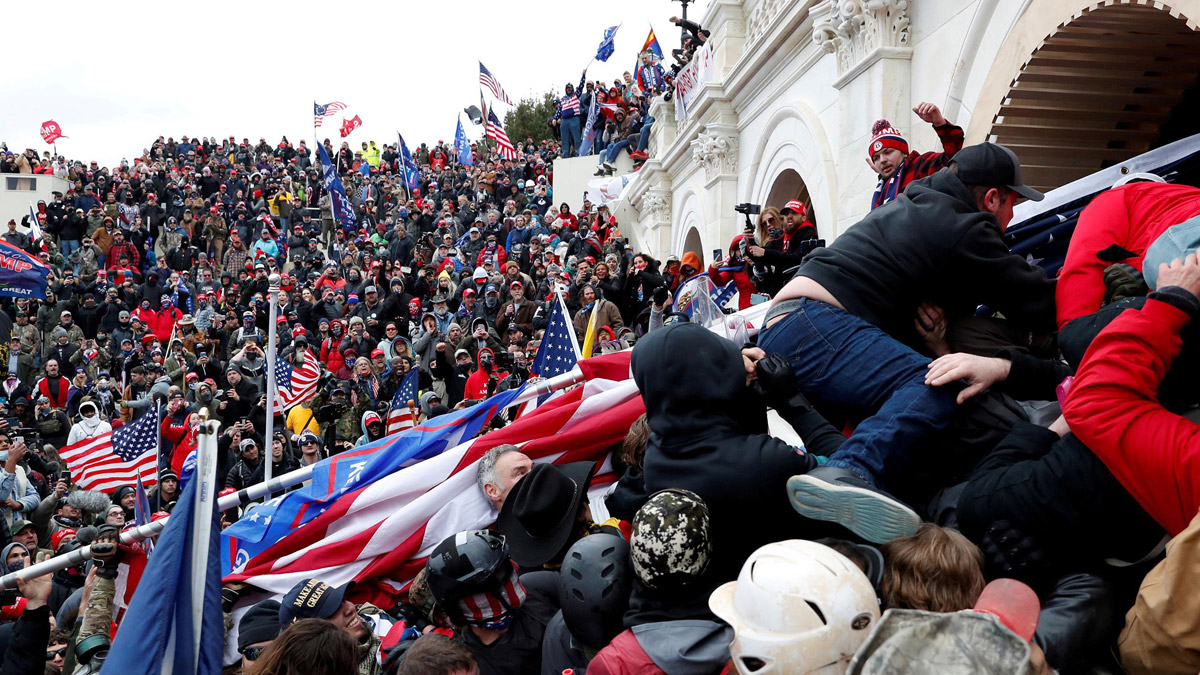 FBI darbe girişimi öncesi uyarmış: Aşırılıkçılar savaşa hazırlanıyor!