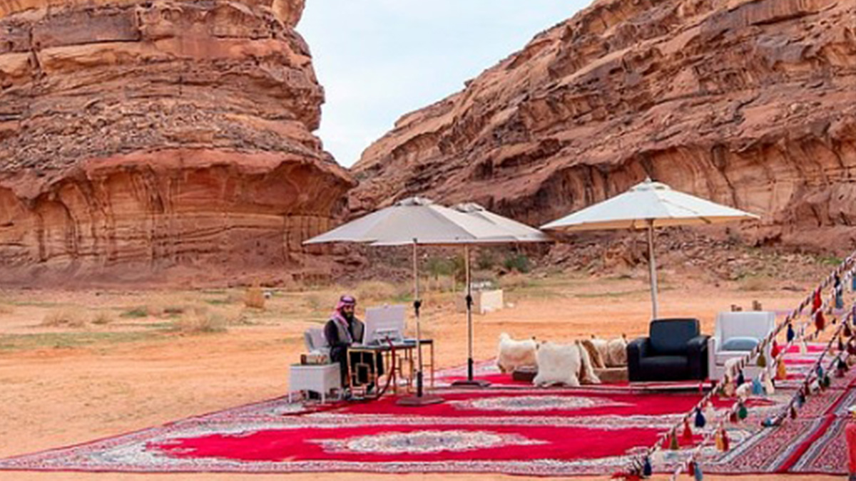 Suudi kral çöl ofisinden DAVOS'a bağlandı