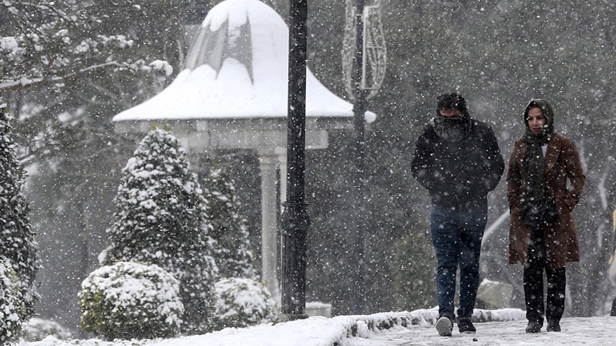 Meteorolojiden İstanbul için yeni uyarı: Kar kalınlığı 20-40 cm arasında olacak