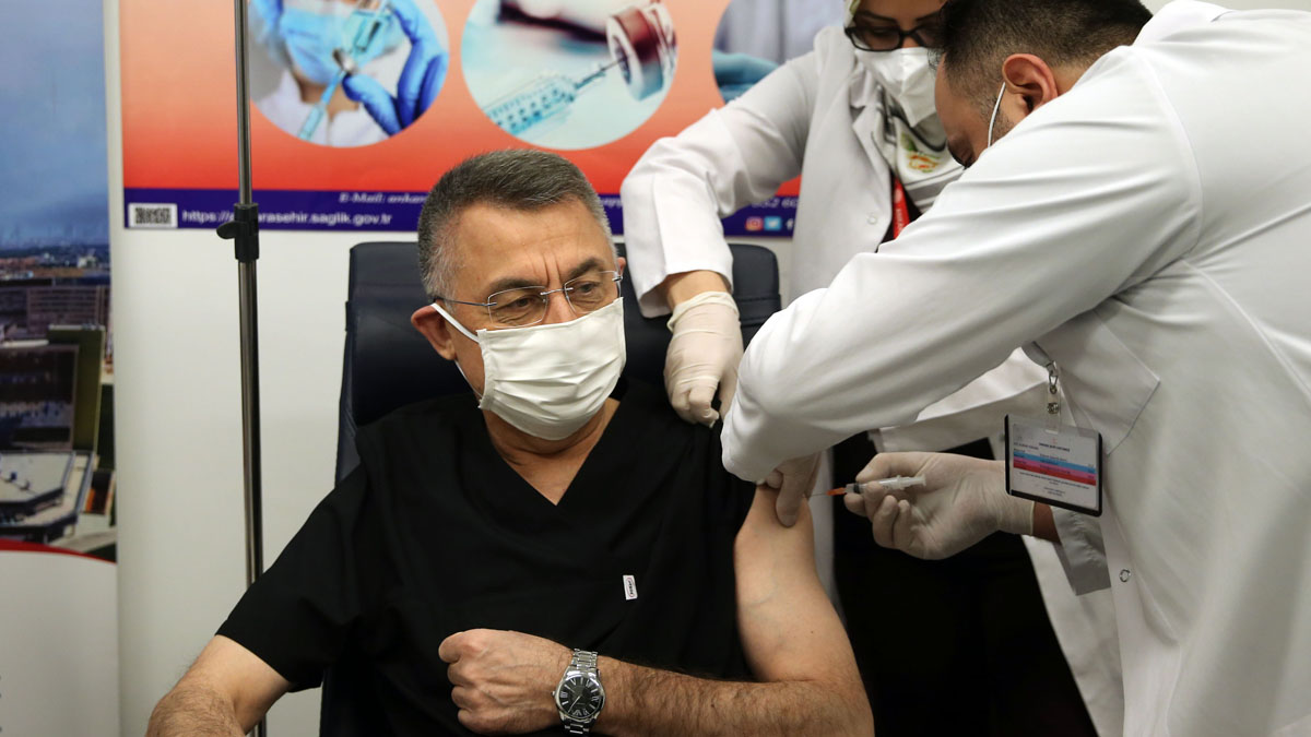 Cumhurbaşkanı Yardımcısı Fuat Oktay aşı oldu