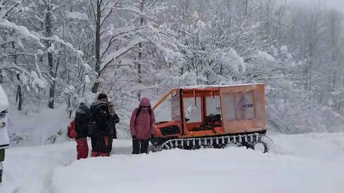 Yalova'da mahsur kalan kampçılar kurtarıldı