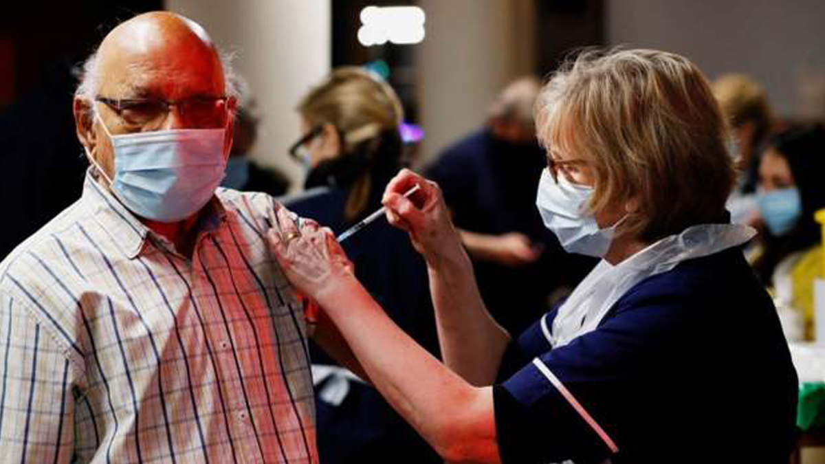 İngiltere bu hafta 70 yaş üstü kişileri aşılayacak