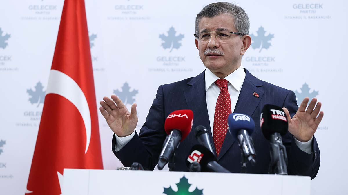 Davutoğlu'ndan Bahçeli'ye 'Serok Ahmet' tepkisi: Kendince Kürtçeye hakaret ediyor