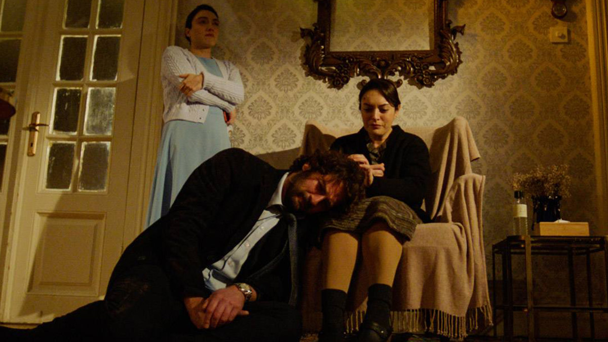 Masumlar Apartmanı'nda Safiye depresyonda: Başkalarınınki hayat, bizimki hüsran...