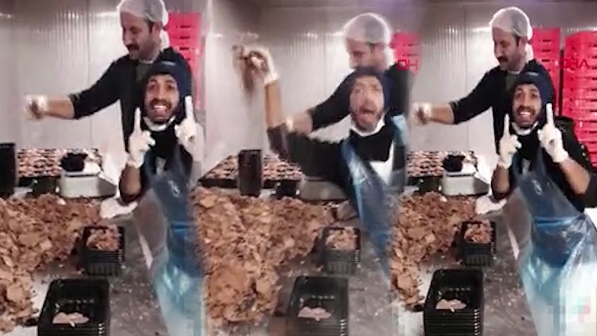 Maskesiz ağzına götürdüğü döneri böyle paketledi