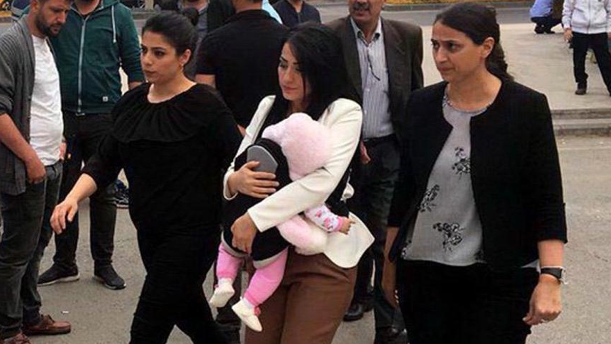 'Ayşe öğretmen'den Bakan Gül'e tepki: Ben neden cezaevine girdim