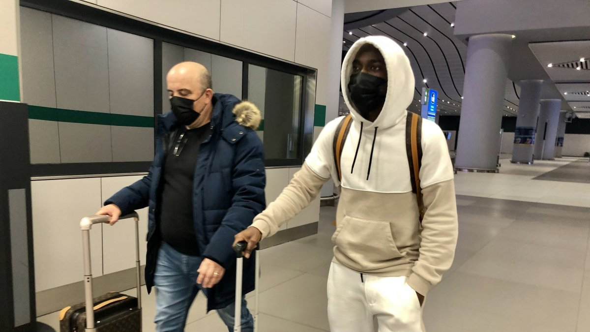 Henry Onyekuru sonunda İstanbul'a geldi