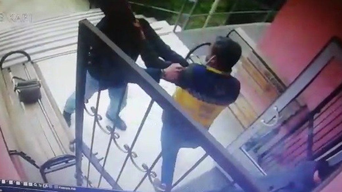 İzmir'de sağlık çalışanına saldırı: Saniye saniye kaydedildi