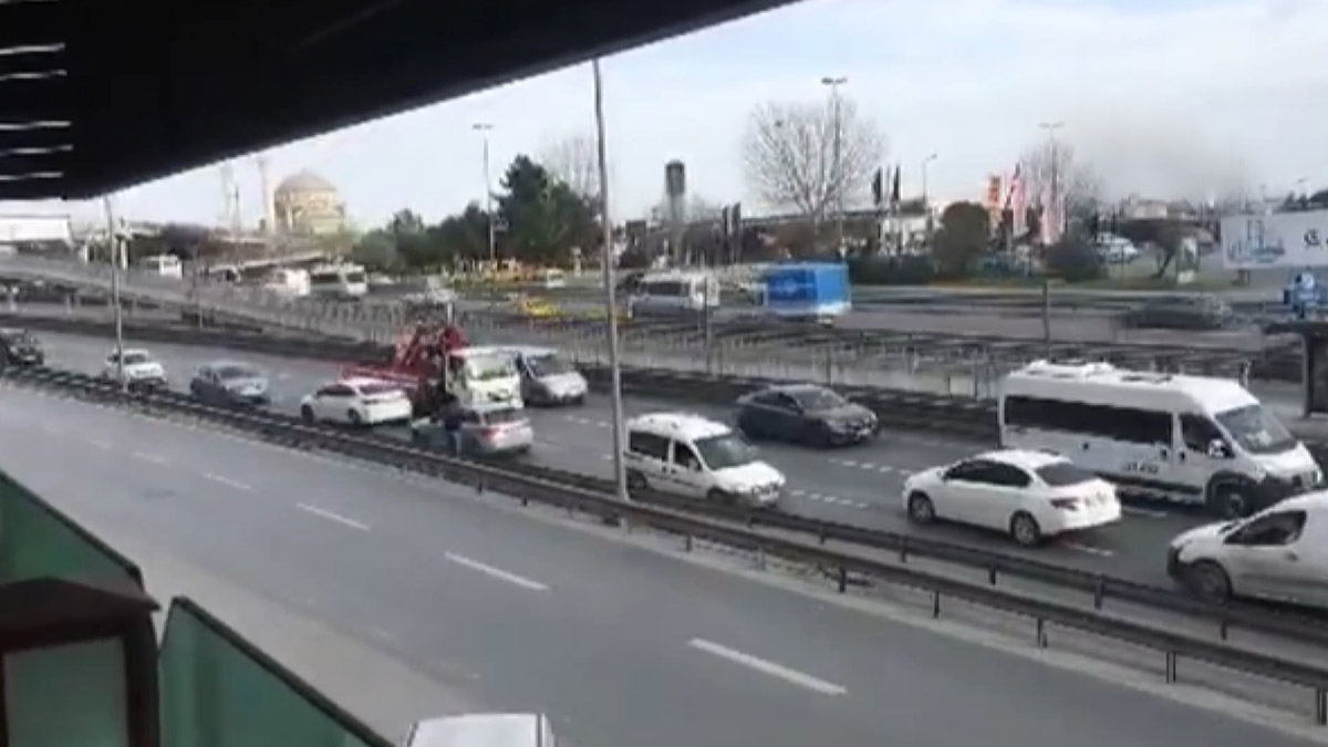 Sokağa çıkma yasağında E-5'te ilginç anlar: Bir anda durup geri geri gittiler