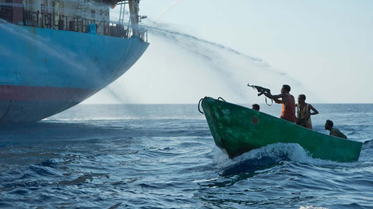 Uzmanı cevap verdi! Botlarla koca gemi nasıl rehin alındı?