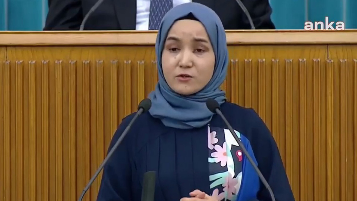 Akşener, kürsüye Doğu Türkistanlı kadını çağırınca canlı yayını kestiler