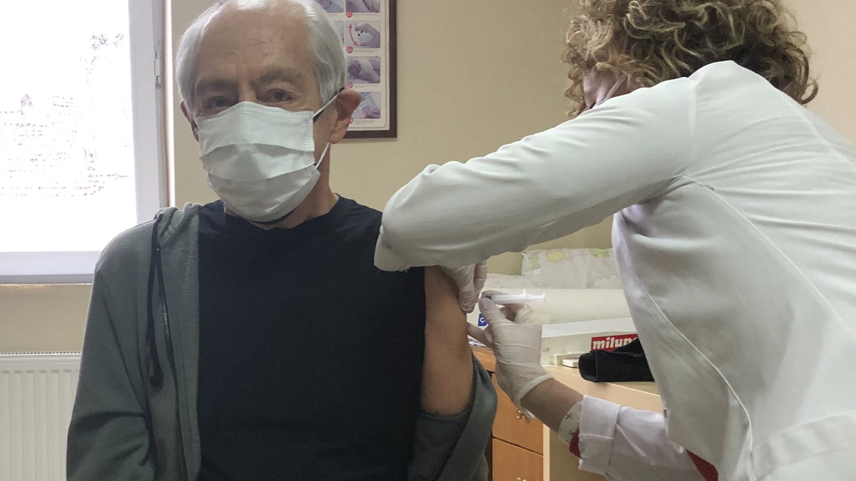 Genco Erkal'dan aşı mesajı: Şahsım da