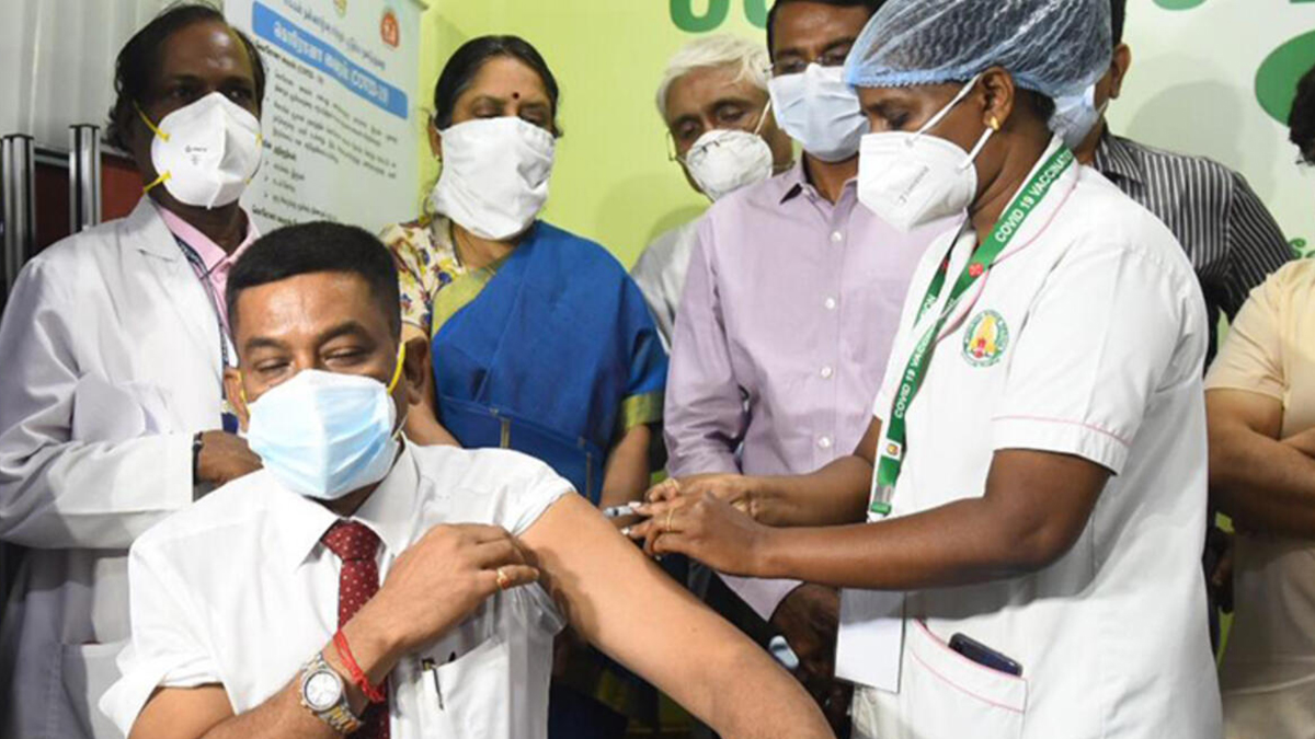 Hindistan'da 2 milyon sağlık çalışanı aşı oldu