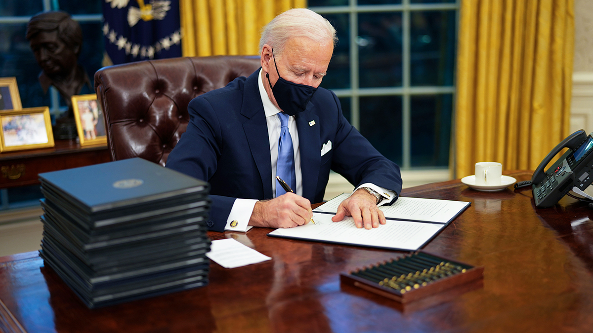 Her şey sil baştan... Biden kararname hızıyla tarihe geçti