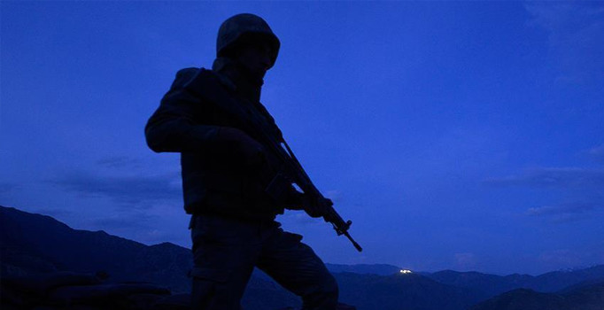 Son dakika: Bitlis'te el yapımı patlayıcının patlaması sonucu 1 asker şehit oldu