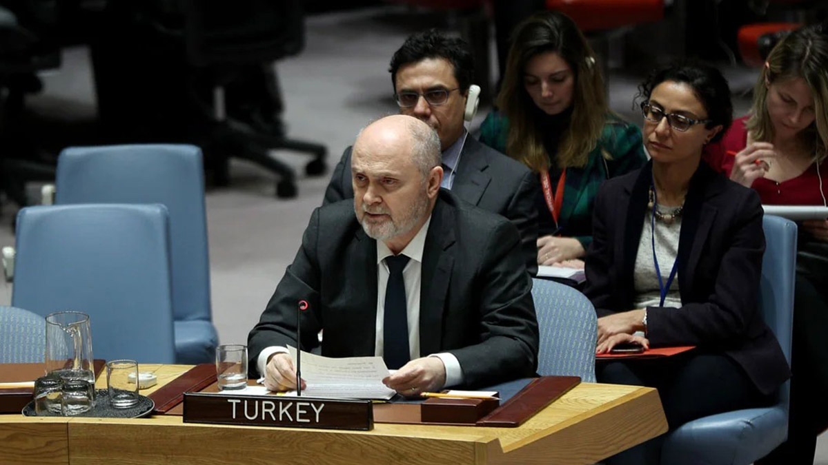 Cumhurbaşkanı başdanışmanı oldu, emeklilikten kurtuldu