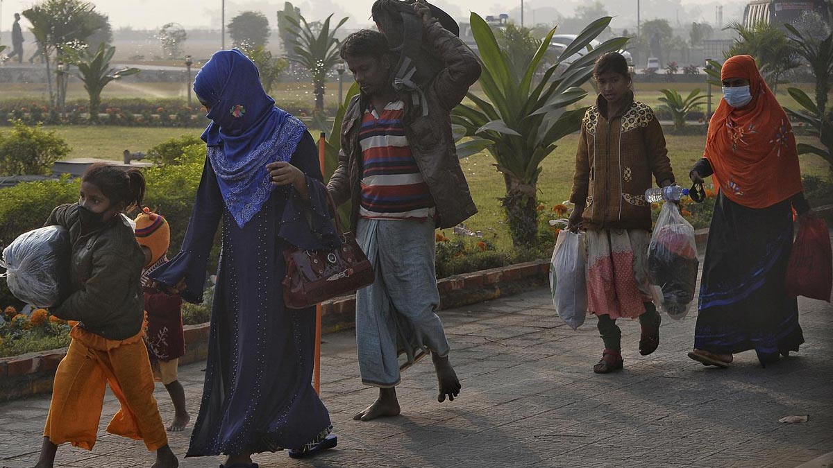 Bin 400 Arakanlı sığınmacı ıssız adaya gönderildi