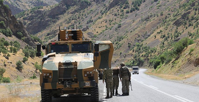 Tunceli’de askeri araca bombalı saldırı gerçekleştirildi