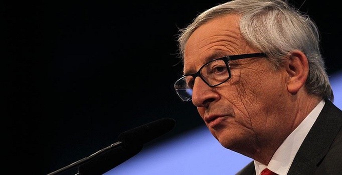 AB Komisyonu Başkanı Junker 'AB'nin sonu olup olmadığı' sorusuna kızıp salonu terketti
