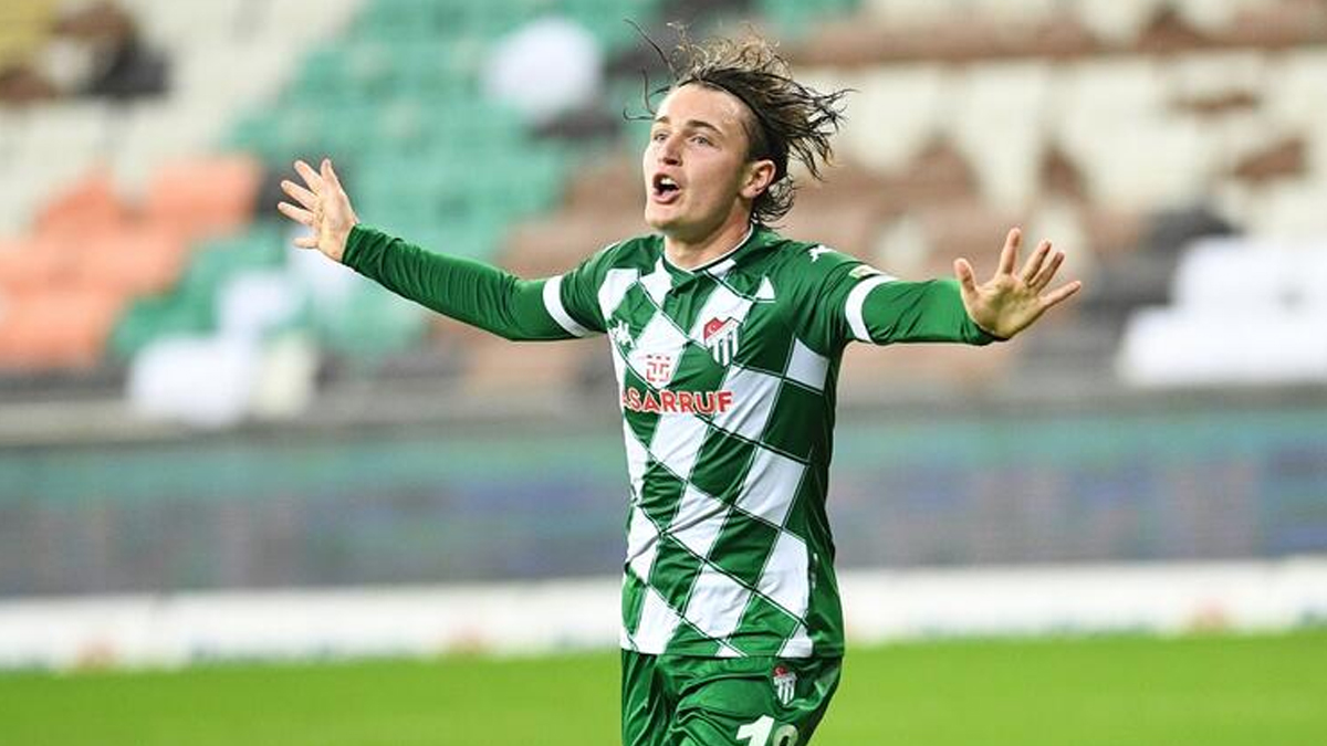 Frankfurt Türk futbolunun yeni yıldızını kaptı