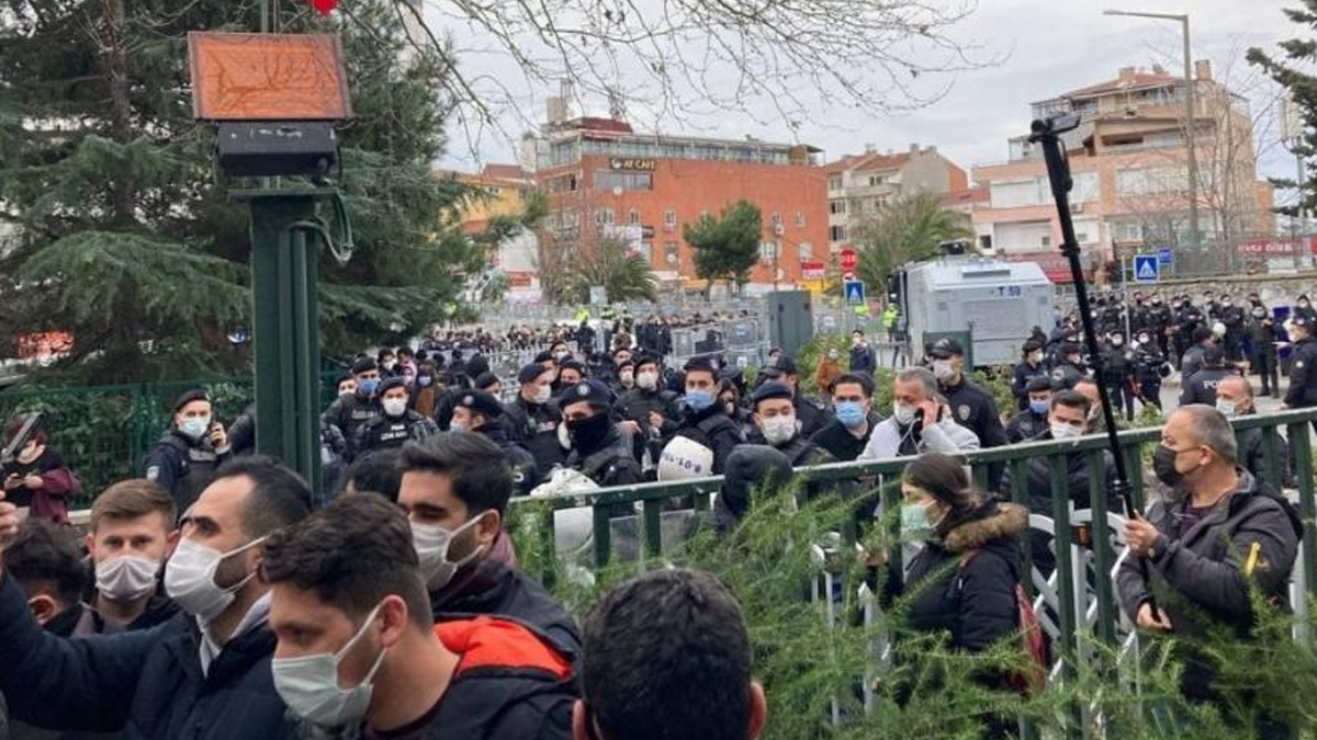 Açıklama yapmak isteyen öğrencilere müdahale: Çok sayıda gözaltı var